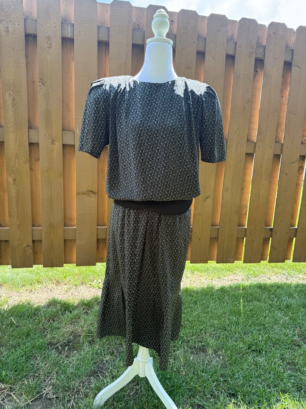 Vintage Liz Claiborne 2 pc Set  Skirt and Shirt Size 6